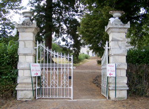 portail-du-chateau-saint-andre Mareuil sur Lay